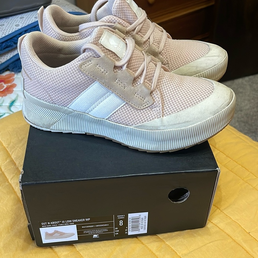 SOREL OUT N ABOUT™ III LOW SNEAKER WP NOVA SAND/CHALK (size 8)